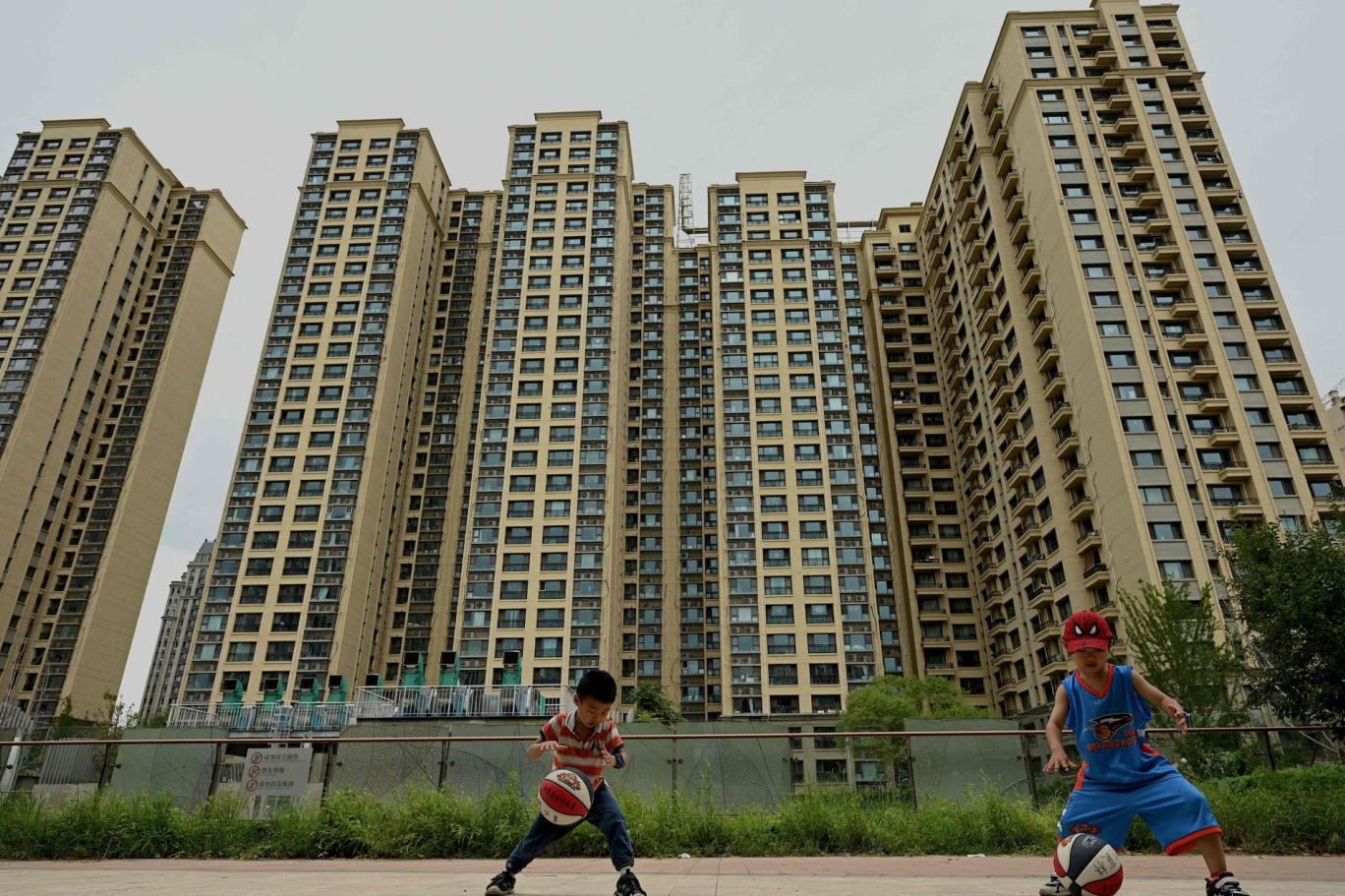 Çin’de emlak sektöründe süren durgunluk, büyük şehirlerde yeni ve ikinci el konut fiyatlarındaki düşüşle birlikte yatırım ve satış verilerine yansımaya devam ediyor.