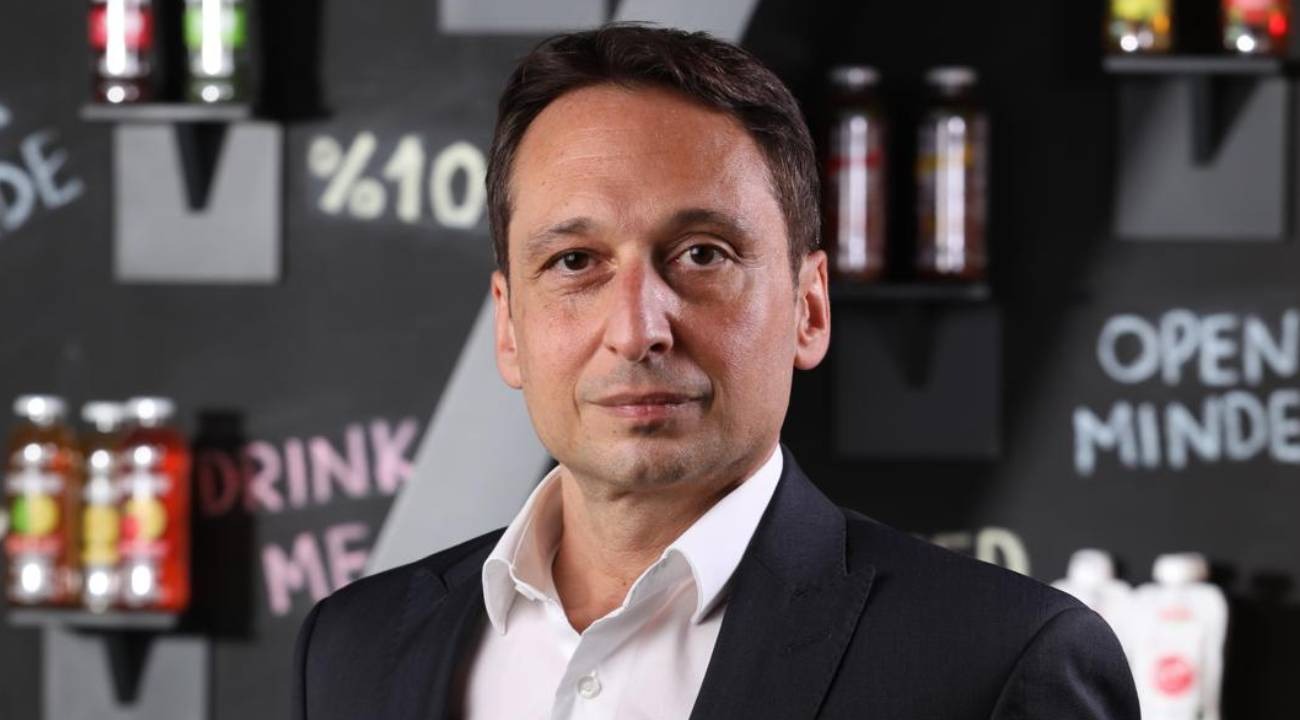 Elite Naturel CEO’su Çağrı Eşmekaya, Trader Joe’s temsilcilerine Ar-Ge süreci tamamlanan yeni organik ürünler hakkında bilgi verdi.