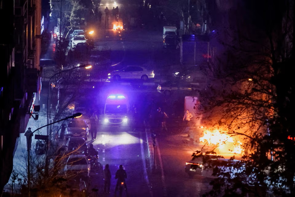 İran genelinde süren protestolarda güvenlik güçleriyle göstericiler arasında yaşanan çatışmalar sonrası çok sayıda can kaybı ve gözaltı bildirildi.
