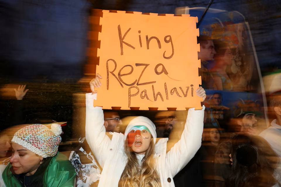 İran’ın başkenti Tahran’da düzenlenen protestolarda göstericiler ekonomik koşullar ve yönetim karşıtı sloganlarla sokaklara çıktı.