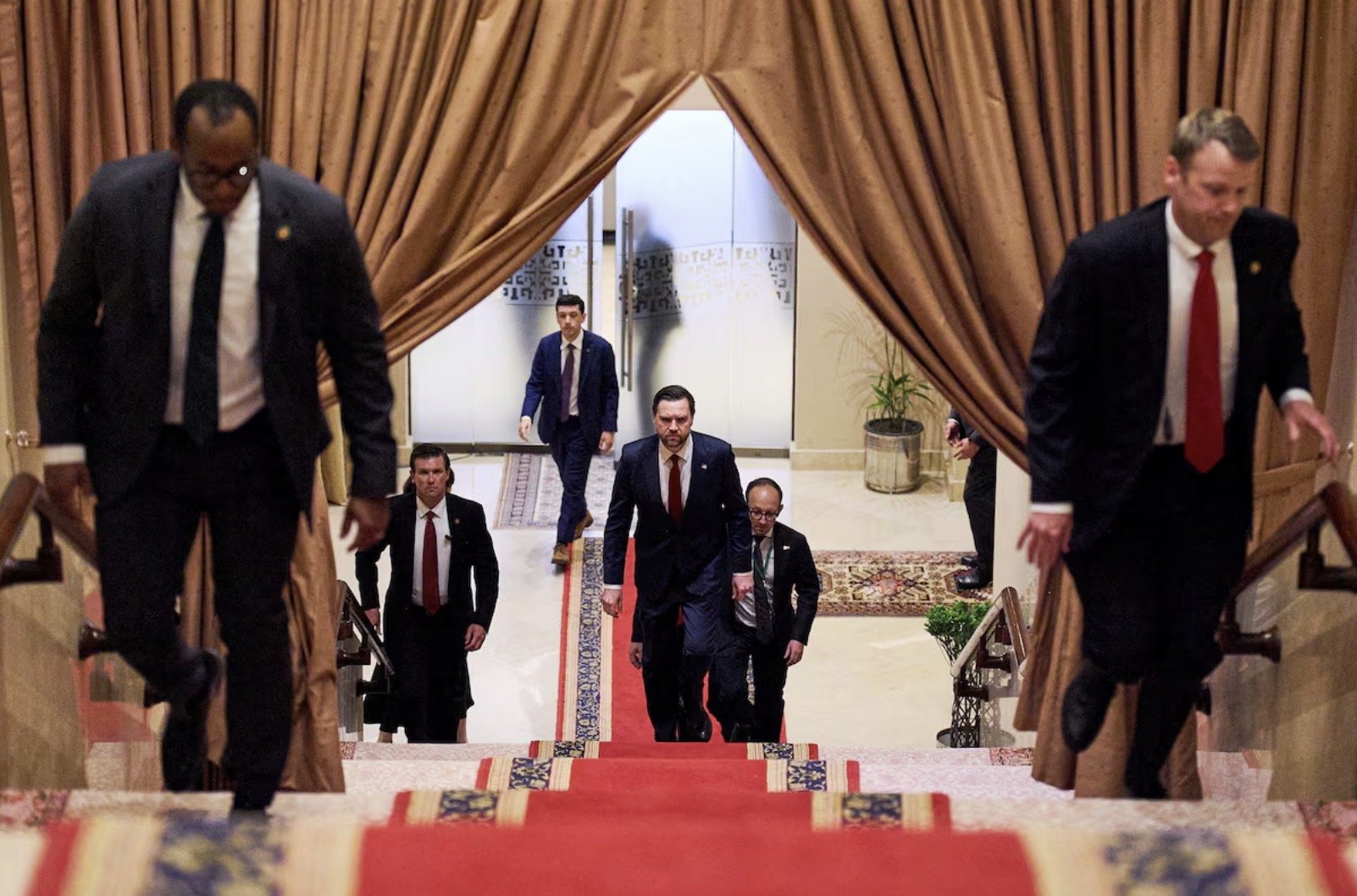 ABD ve iran heyeti kalıcı barış için görüşmelerini sürdürüyor.