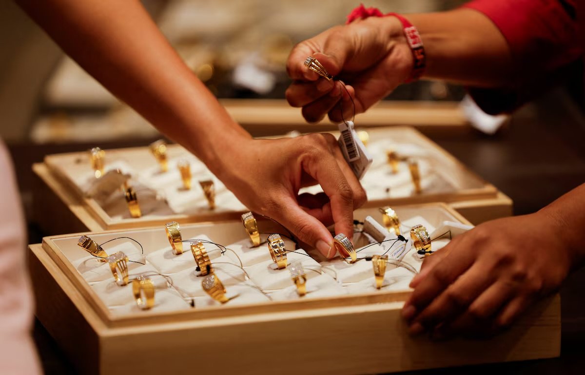 Petrol düştü dolar zayıfladı altın yeniden yükselişe geçti