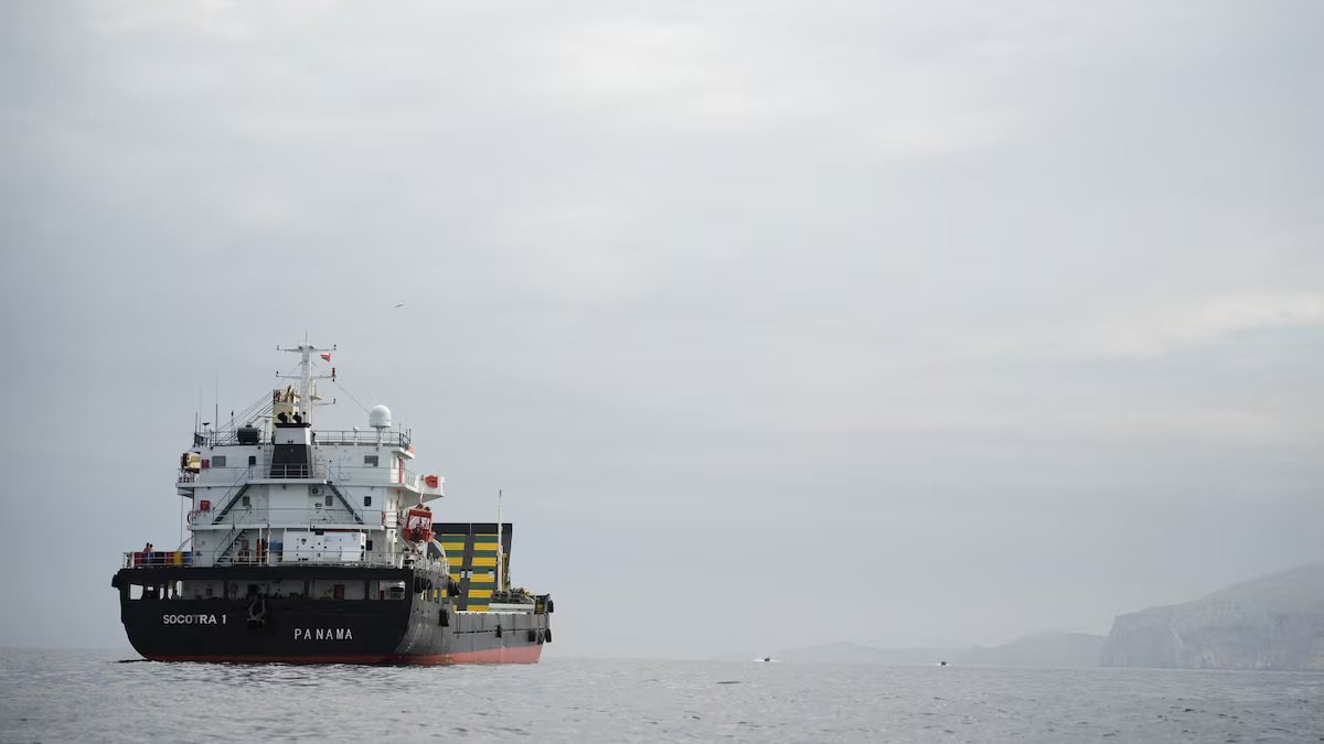 Hürmüz Boğazı’nda artan jeopolitik gerilim, küresel enerji ve ticaret akışında kritik bir dar boğaz oluşturuyor.